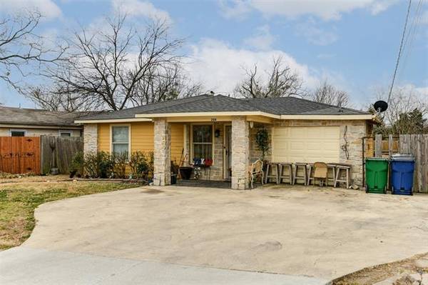 208 Ennis Street, Waxahachie, TX 75165