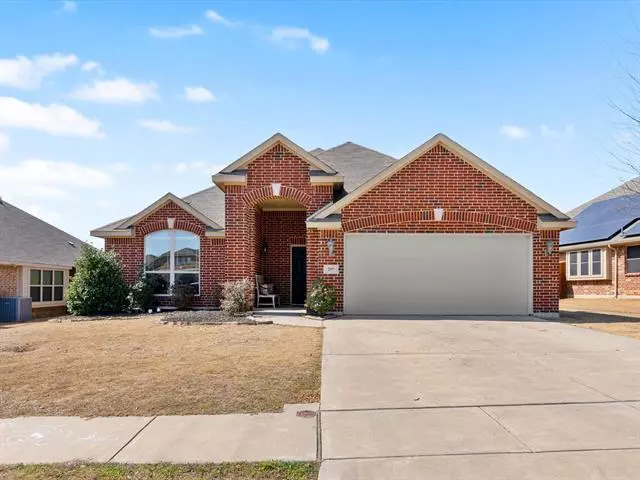 207 Briarstone Drive, Alvarado, TX 76009