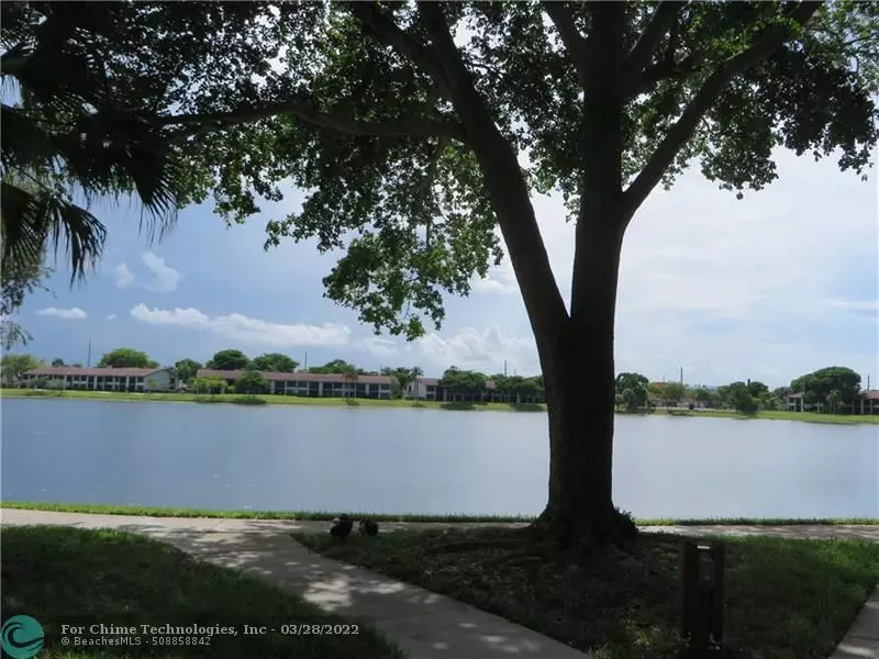 212 Lake Pointe Dr  #305, Oakland Park, FL 33309