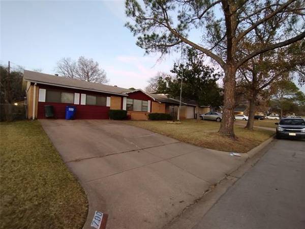 700 Pauline Street, Euless, TX 76040