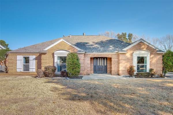 212 Circleview Drive S, Hurst, TX 76054