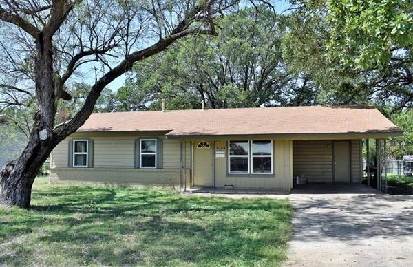 2124 S Pine Street, Brady, TX 76825