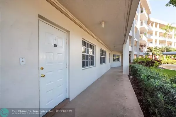 Pompano Beach, FL 33069,565 Oaks Ln  #109