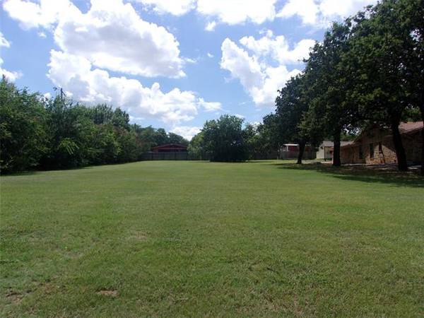 1202 Woodland Trail Drive, Bowie, TX 76230