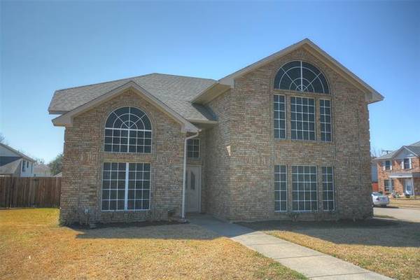 2881 Briar Hill Drive, Grand Prairie, TX 75052