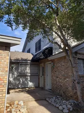 1427 Palmnold Circle W, Fort Worth, TX 76120