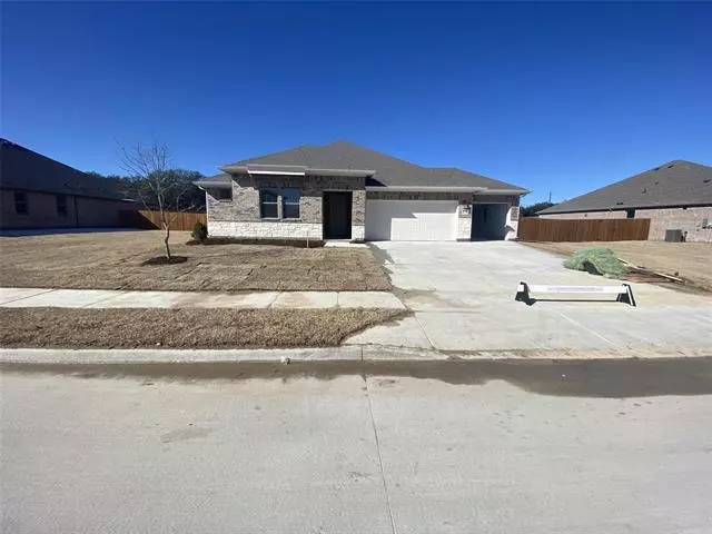 13305 Ridings Drive, Fort Worth, TX 76052