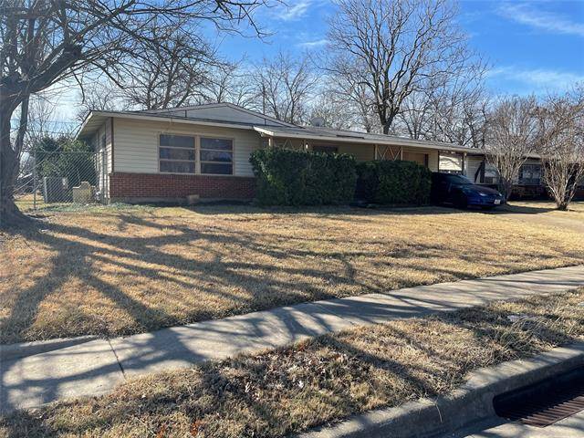 2126 Cloverdale Street, Arlington, TX 76010