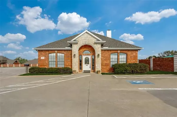 430 Mid Cities Boulevard, Hurst, TX 76054