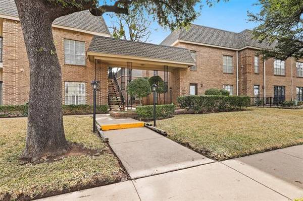 4438 Harlanwood Drive #214, Fort Worth, TX 76109