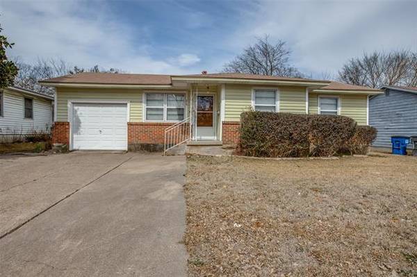 215 River Oaks Drive, Lancaster, TX 75146