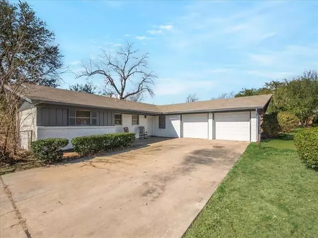 2128 Nottingham Boulevard, Fort Worth, TX 76112