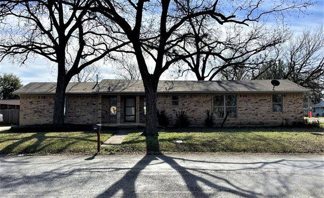 211 W White Street, Pilot Point, TX 76258