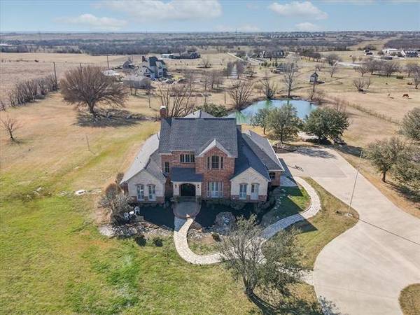 1014 Pioneer Circle W, Argyle, TX 76226