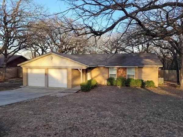 808 Timberoaks Drive, Azle, TX 76020