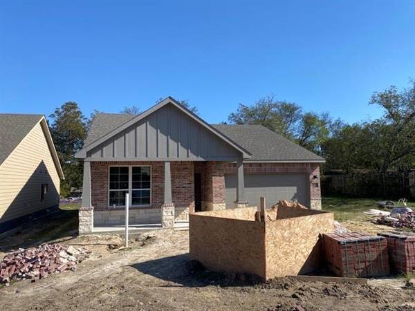 915 Sayle Street, Greenville, TX 75401