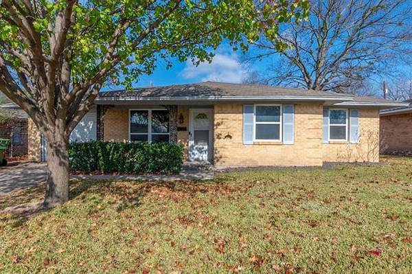 905 Calvin Drive, Garland, TX 75041