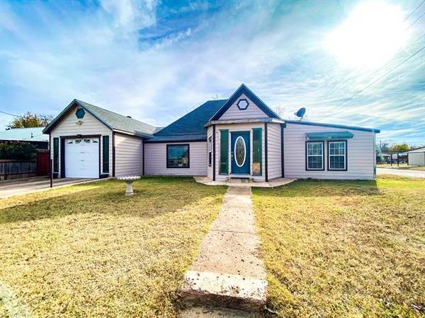 601 2nd Street, Knox City, TX 79529