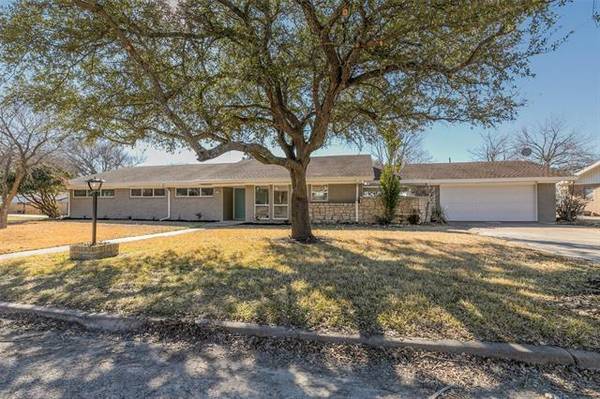 1410 Hummingbird Drive, Hillsboro, TX 76645