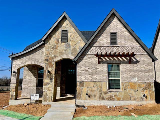 602 Oaks Court, Kennedale, TX 76060