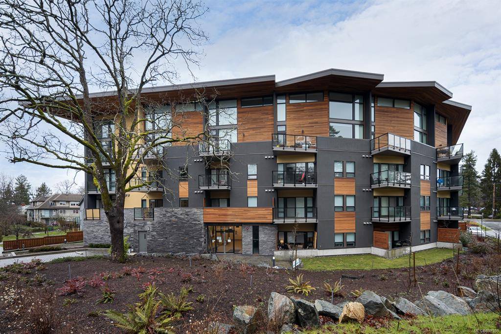 Saanich, BC V8X 0B5,991 McKenzie Ave #208