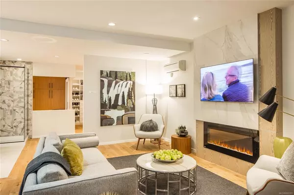 Victoria, BC V8V 3L1,1201 Fort St #407