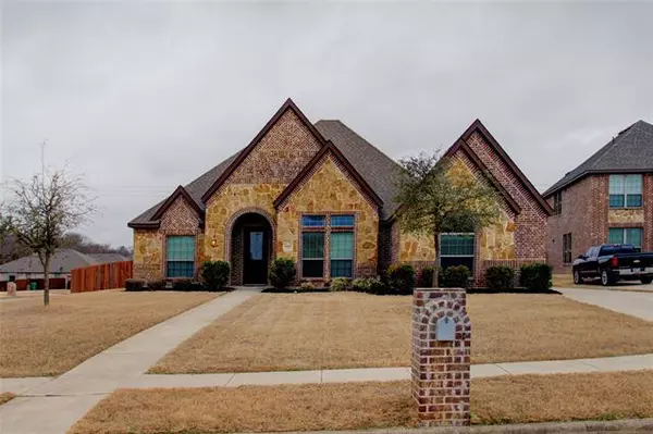 301 Maria Court, Glenn Heights, TX 75154