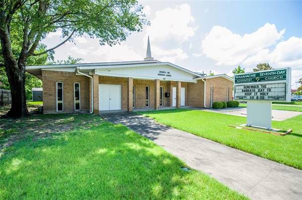 323 Kirksey Street, Waxahachie, TX 75165