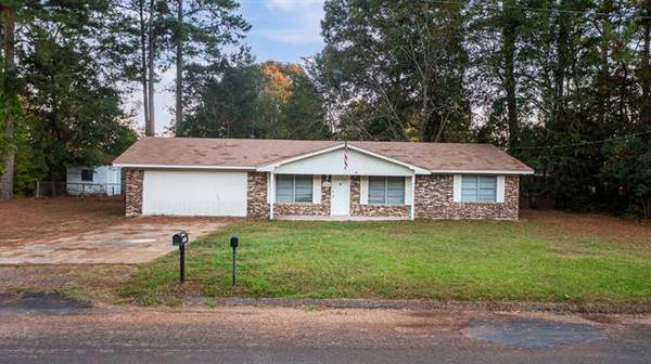 2205 W Hampton Street, Gladewater, TX 75647