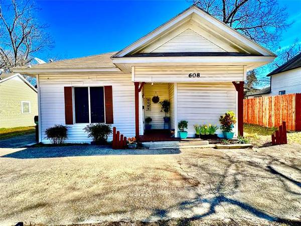 608 N Adelaide Street, Terrell, TX 75160