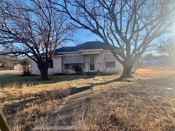 301 8th Street, Nocona, TX 76255