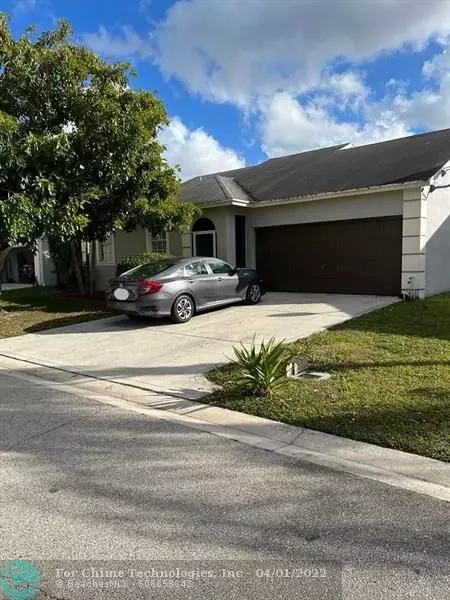 1018 Cape Cod Ter, Green Acres, FL 33413