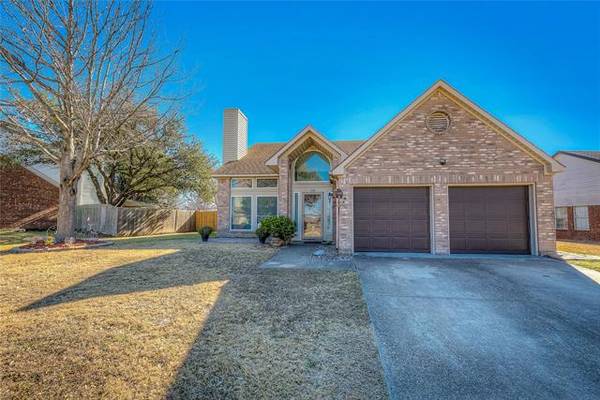 332 Pebblebrook Lane, Glenn Heights, TX 75154