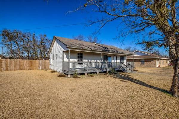 301 Runnells Street, Terrell, TX 75160