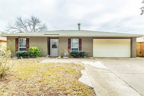 305 E Grenoble Drive, Grand Prairie, TX 75052