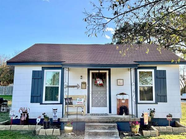 300 E 4th, Brady, TX 76825