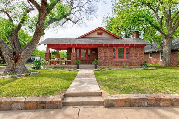 3534 Meadowbrook Drive, Fort Worth, TX 76103