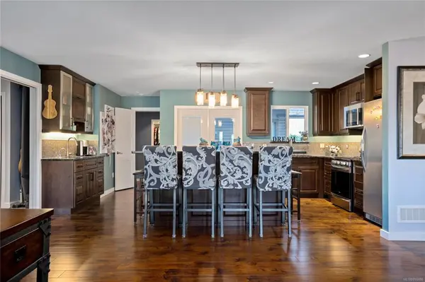 146 Ford Ave, Parksville, BC V9P 1M1