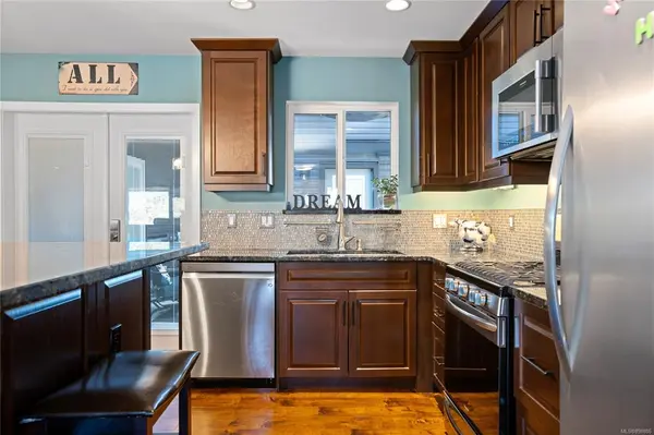 146 Ford Ave, Parksville, BC V9P 1M1