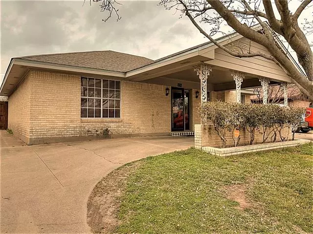 River Oaks, TX 76114,1756 Hilltop Circle