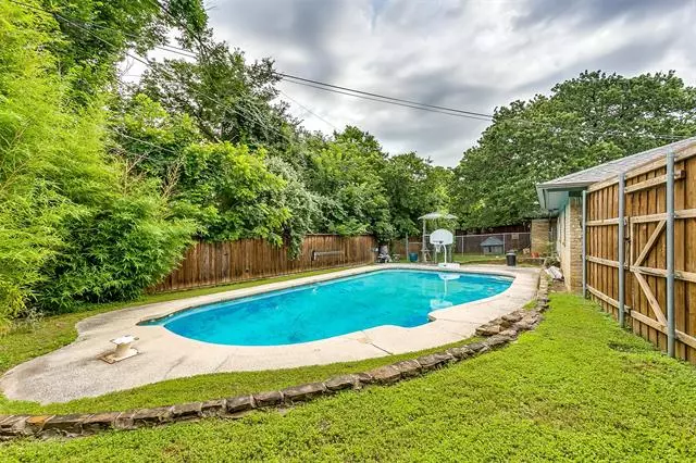 1807 Shenandoah Drive, Euless, TX 76039