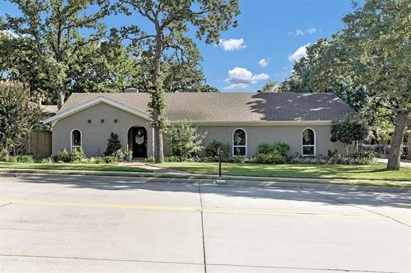 103 W Ash Lane, Euless, TX 76039