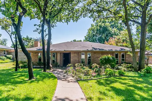 2935 Brookshire Drive, Grapevine, TX 76051