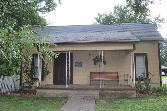 616 N Schopmeyer Street, Gainesville, TX 76240