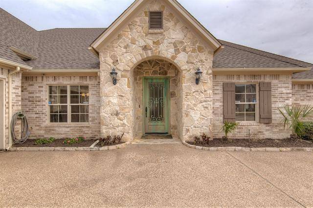 1009 Cliff Swallow Drive, Granbury, TX 76048