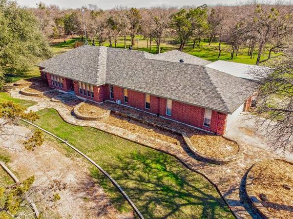 1635 Village Bend Road, Mineral Wells, TX 76067