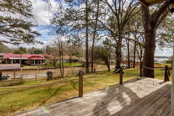 113 Lake Front Drive, Mabank, TX 75156