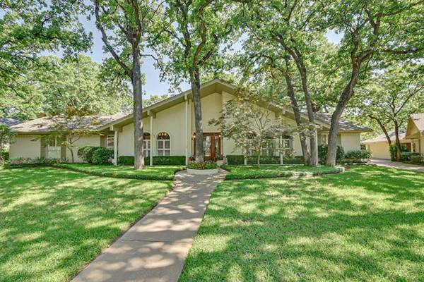 2405 Lakeview Circle, Arlington, TX 76013