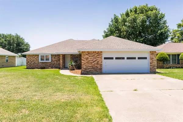 303 Bahama Court, Granbury, TX 76048