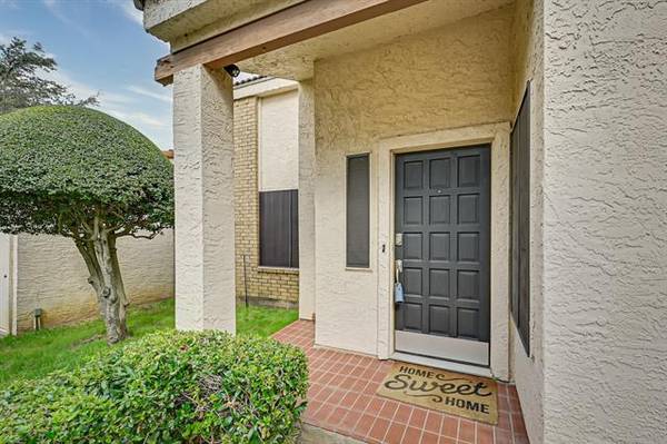 537 Ranch Trail #167, Irving, TX 75063